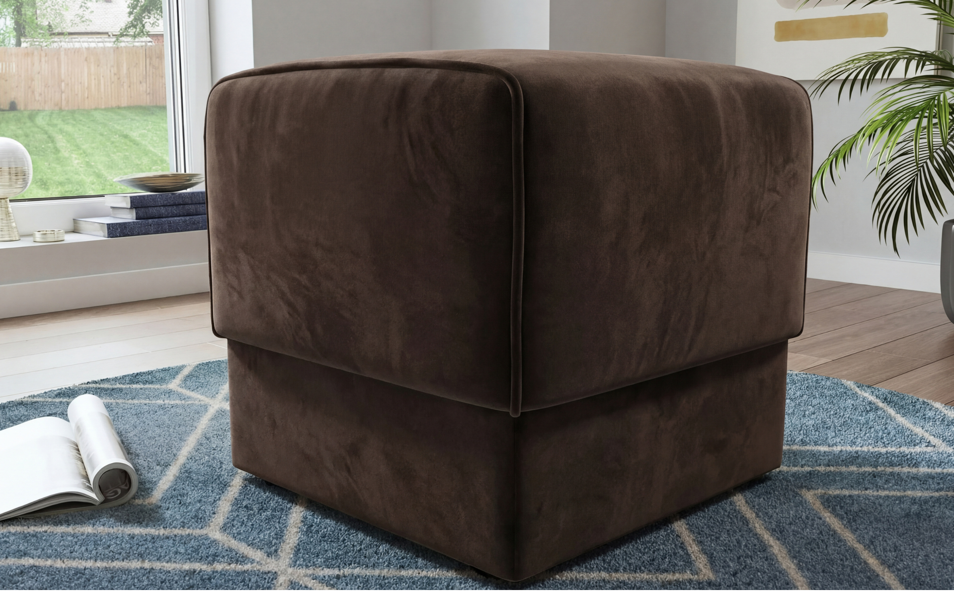 Taburet Ego, maro  1